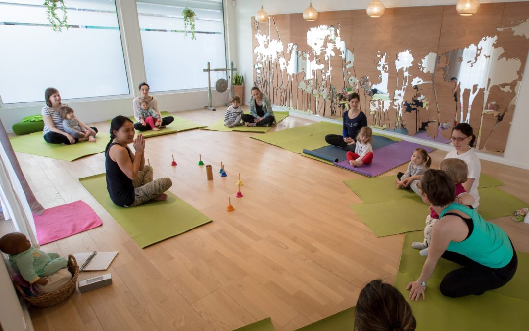 Comment initier mon enfant au yoga ?